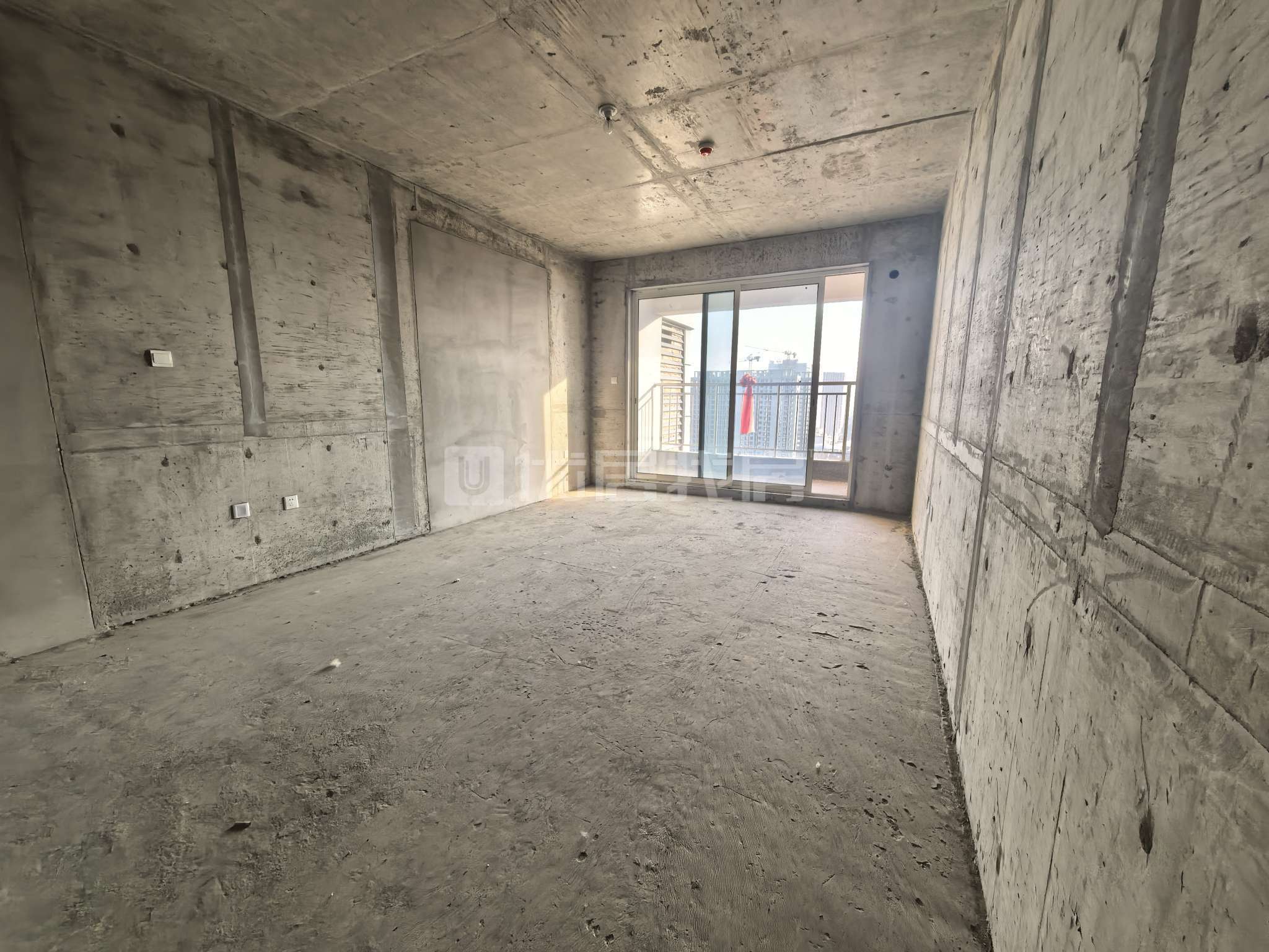 信达原著  中间楼层 带车位 看房方便价格可议